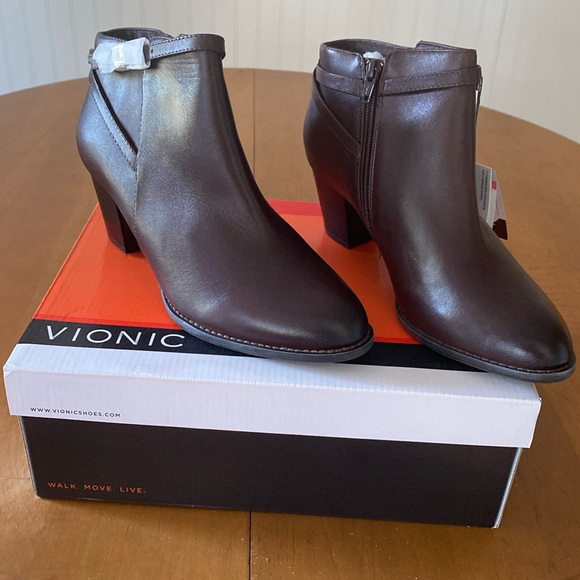 Vionic Women’s Upton Ankle Boot - Picture 1 of 10